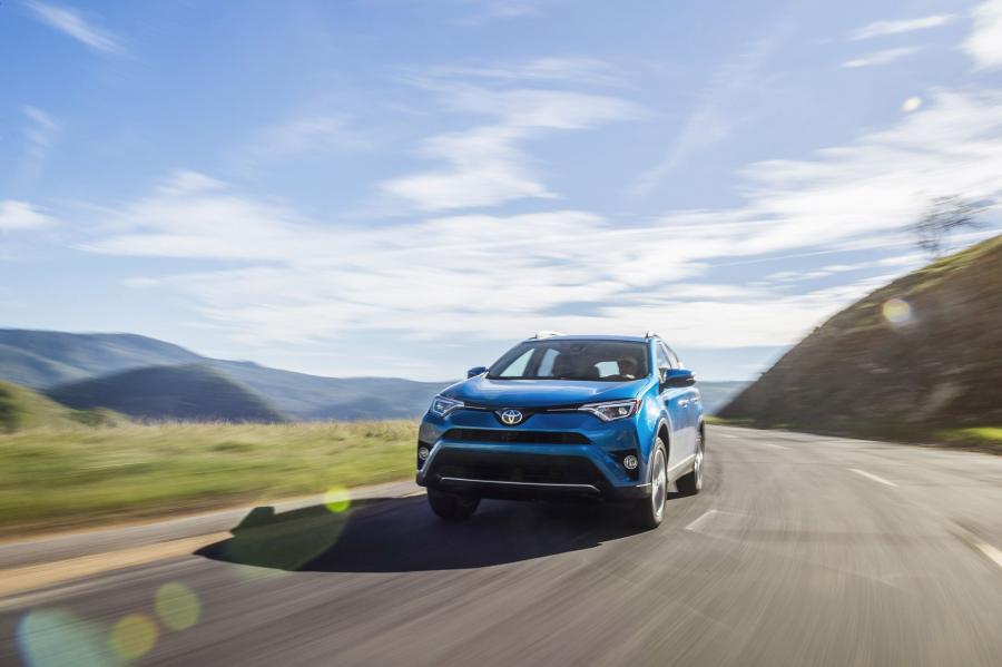  Toyota RAV4 Hybrid 2015 года  (US) (фото 3 из 51)